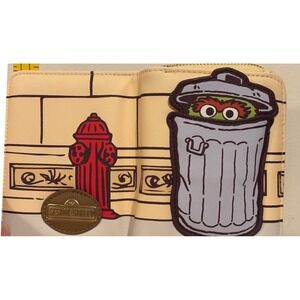 BoxLunch Sesame Street Wallet slides up/ down Oscar the Grouch Cream Bifold NEW